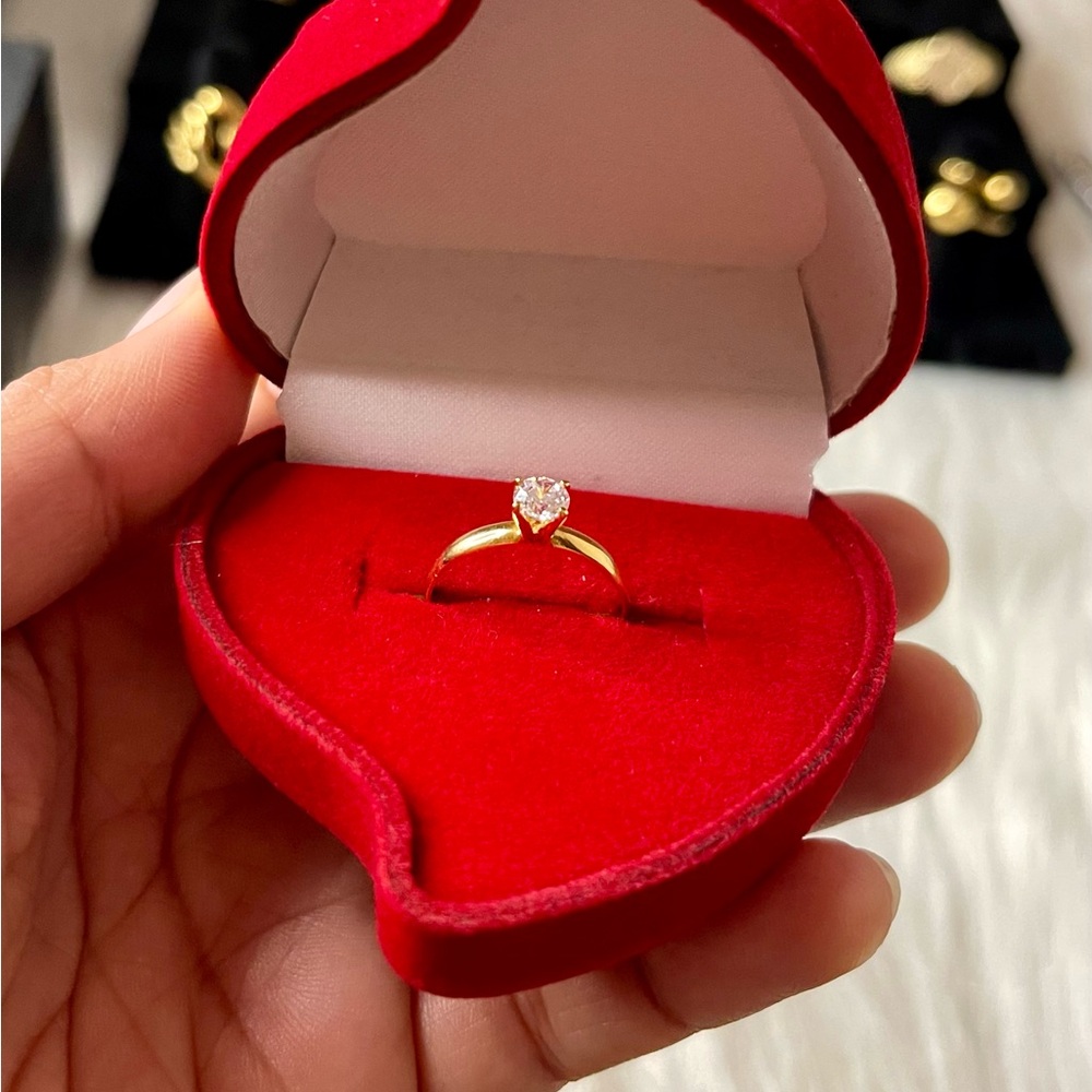New Real 18k Saudi Solid Gold Engagement Ring with Zircon size 6